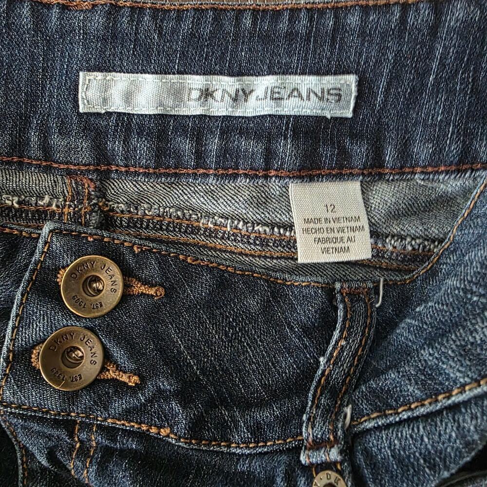 DKNY Jeans Women's Raw Hem Shorts Size 12 - Picture 4 of 8